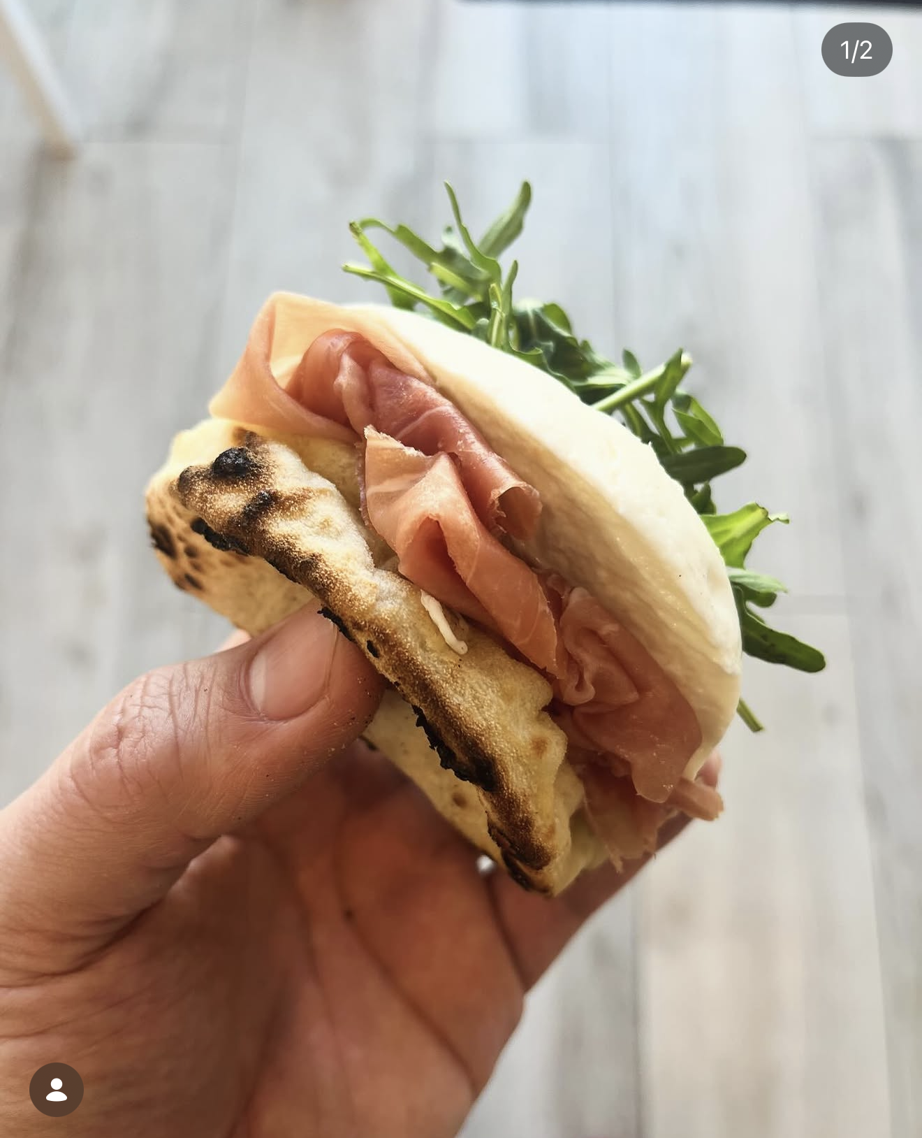 Neapolitan pizza bao with prosciutto and arugula